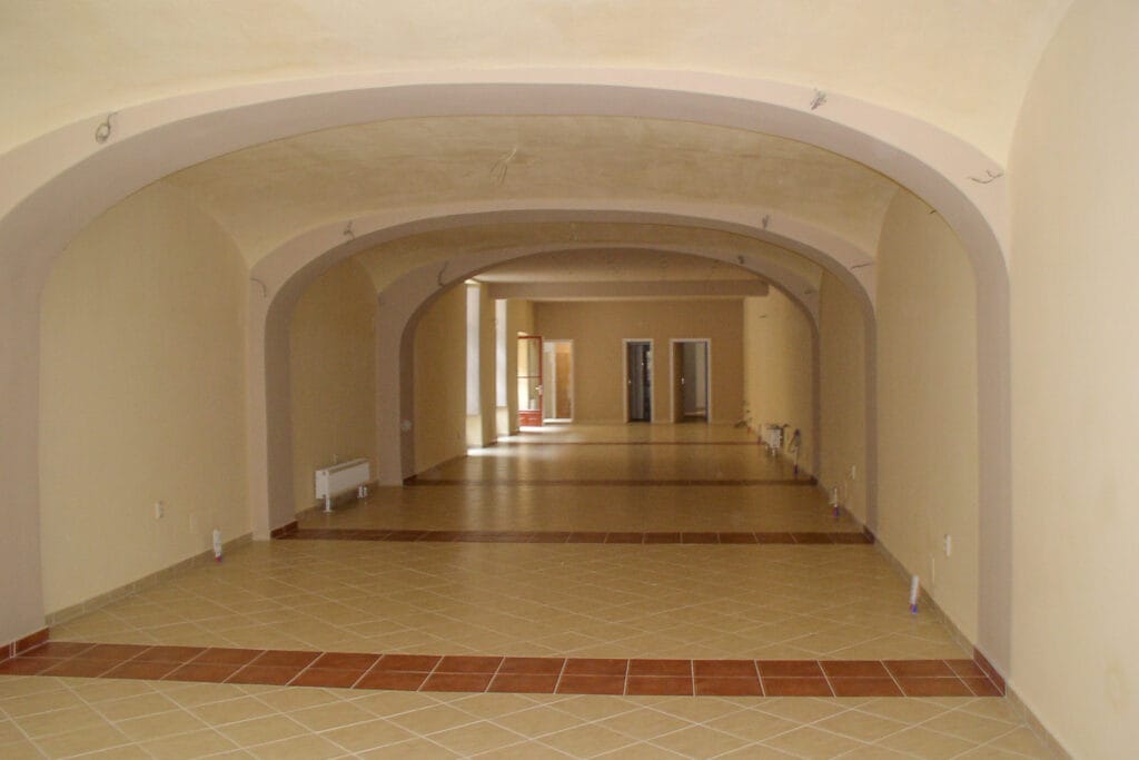 005 - Vizesedések megszüntetése - Lélegző vakolat készítése - Utána állapot - ÉHK Holding Kft