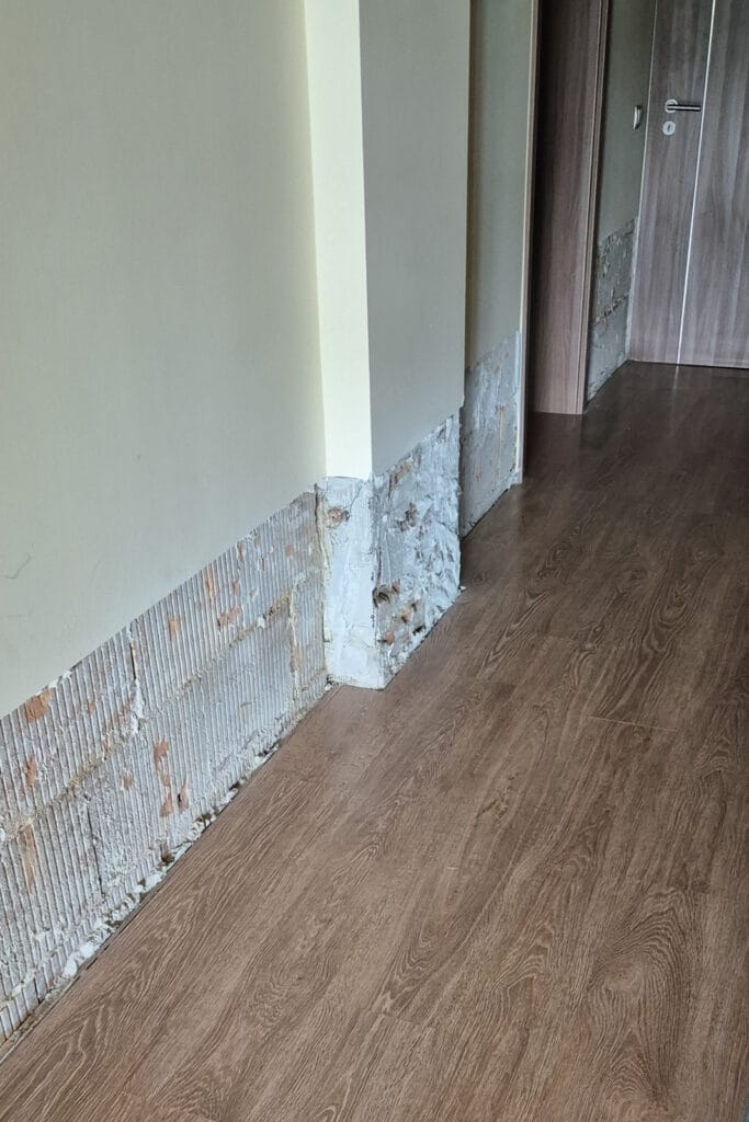 032 - Vizesedések megszüntetése - Pécs, Alsómakár családi ház - Falszárító, lélegző vakolatok készítése - ÉHK Holding Kft