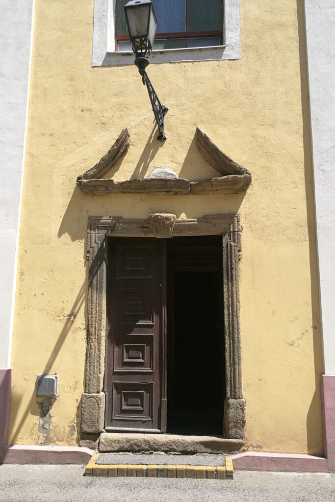 036 - Vizesedések megszüntetése - Szigetvári templom - Falszárító-lélegző vakolatok készítése - ÉHK Holding Kft